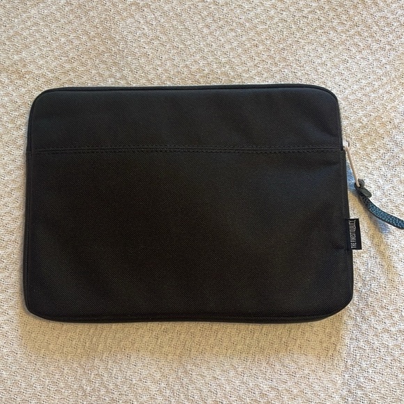 Herschel Tablet Ipad Accessories Case Black with‎ White Trim 7 x 10 - Picture 5 of 8